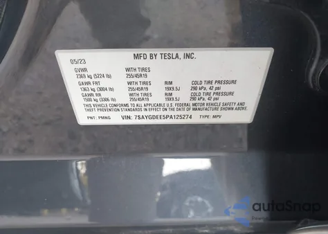 2023 Tesla Model Y Awd/Long Range Dual Motor All-Wheel Drive z USA, uszkodzony, nr VIN 7SAYGDEE5PA125274